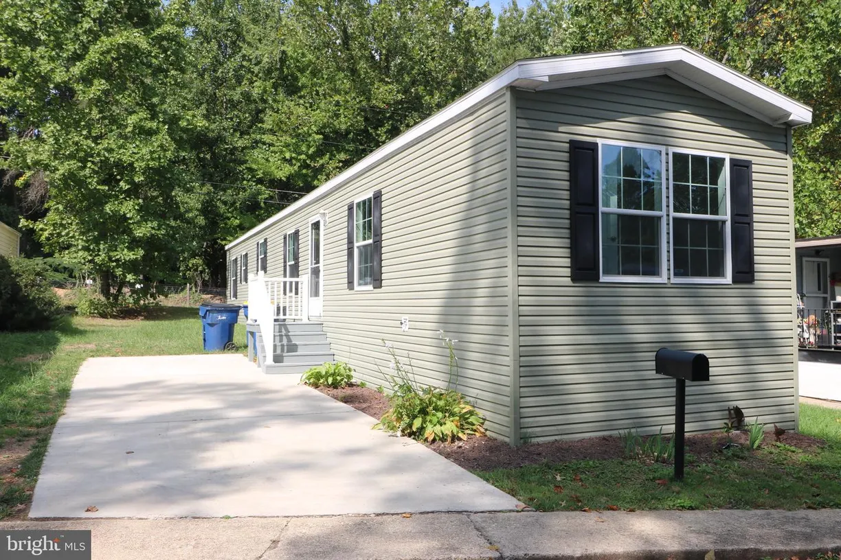 Washington Metro Area Real Estate | View 1817 Elmwood Park Dr | 3 Beds, 2 Baths