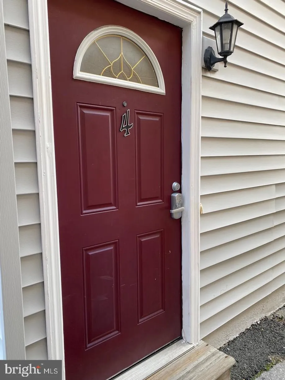 Washington Metro Area Real Estate | View 123 2nd St, 4 | 1 Bed