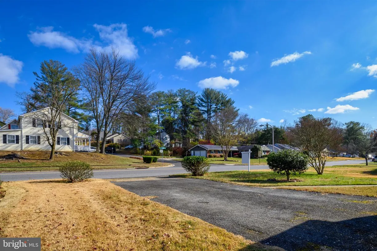 Washington Metro Area Real Estate | View 15718 Pointer Ridge Dr | Listing
