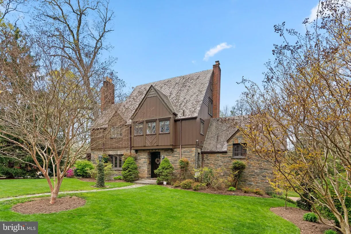 Washington Metro Area Real Estate | View 6912 Oakridge Rd | 4 Beds, 4 Baths