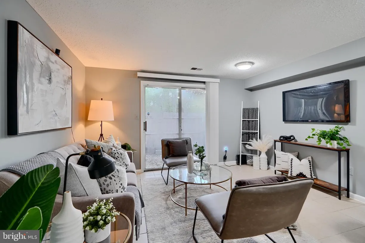 Washington Metro Area Real Estate | View 1860 Dutch Village, r-273 | 2 Beds, 1 Bath