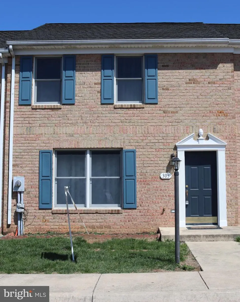 Washington Metro Area Real Estate | View 303 East Ridge Dr | 2 Beds, 1 Bath