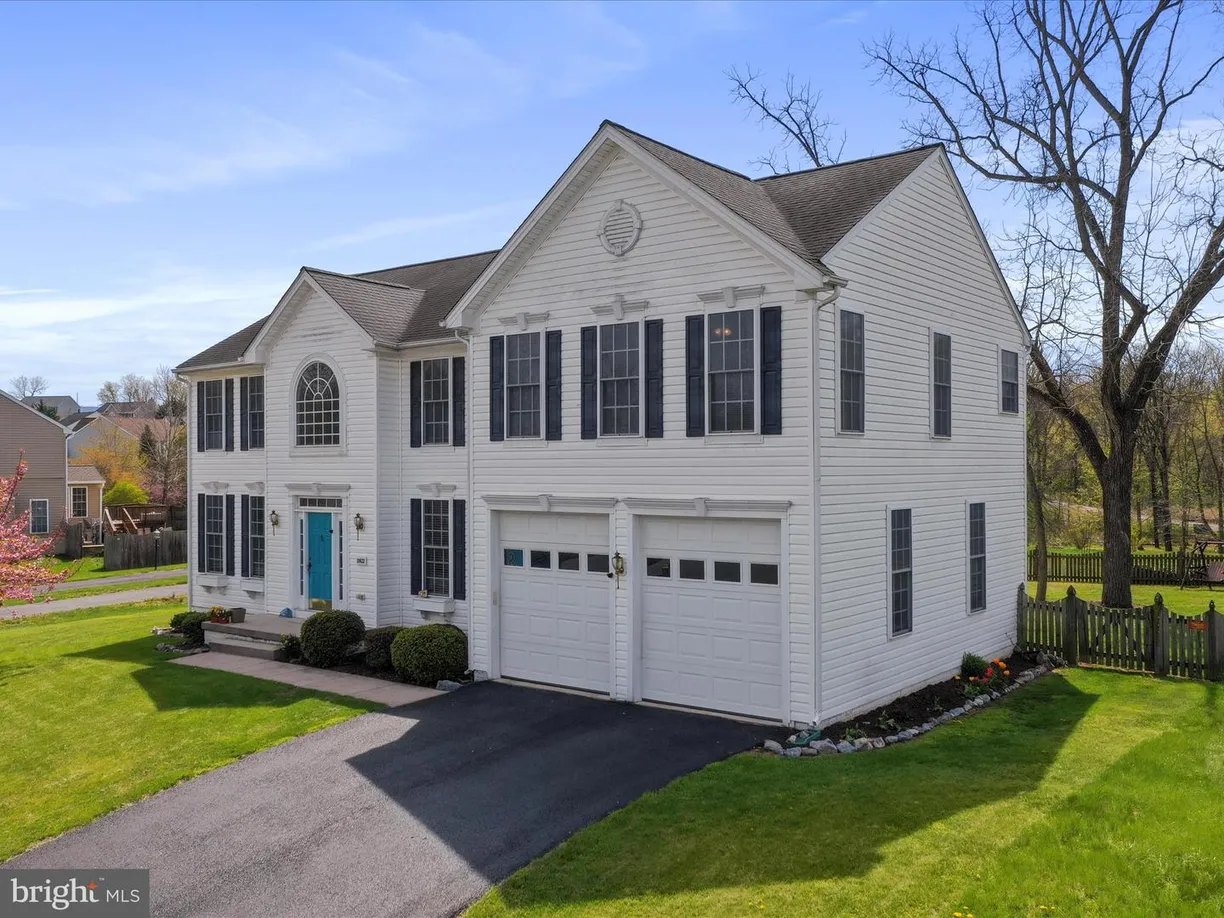 Washington Metro Area Real Estate | View 20622 Woodbridge Dr | 5 Beds, 2 Baths