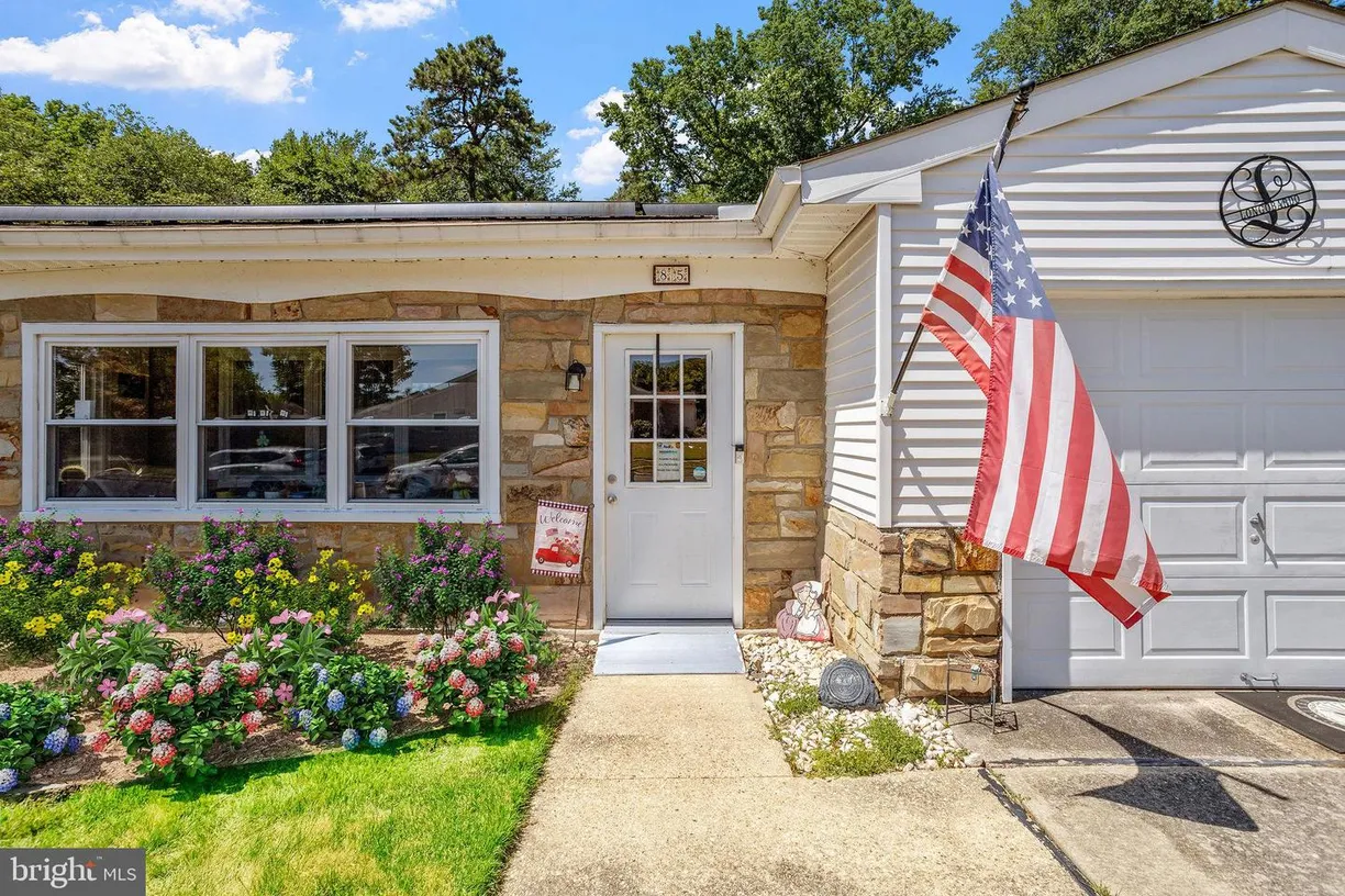 Central NJ/Bucks County, PA Real Estate | View 85 Sheffield Pl | 2 Beds, 2 Baths