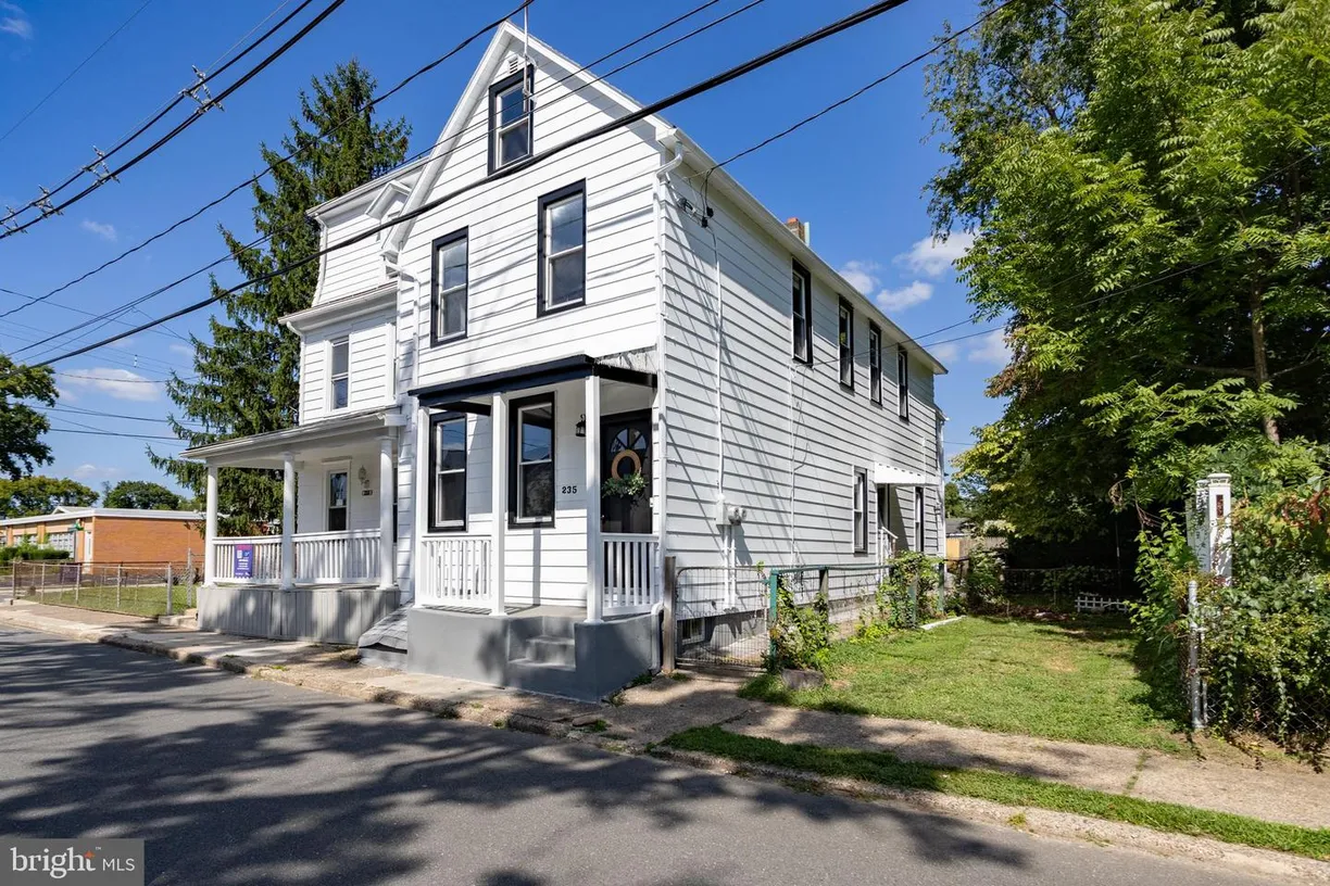 Central NJ/Bucks County, PA Real Estate | View 235 Ellis St | 4 Beds, 2 Baths