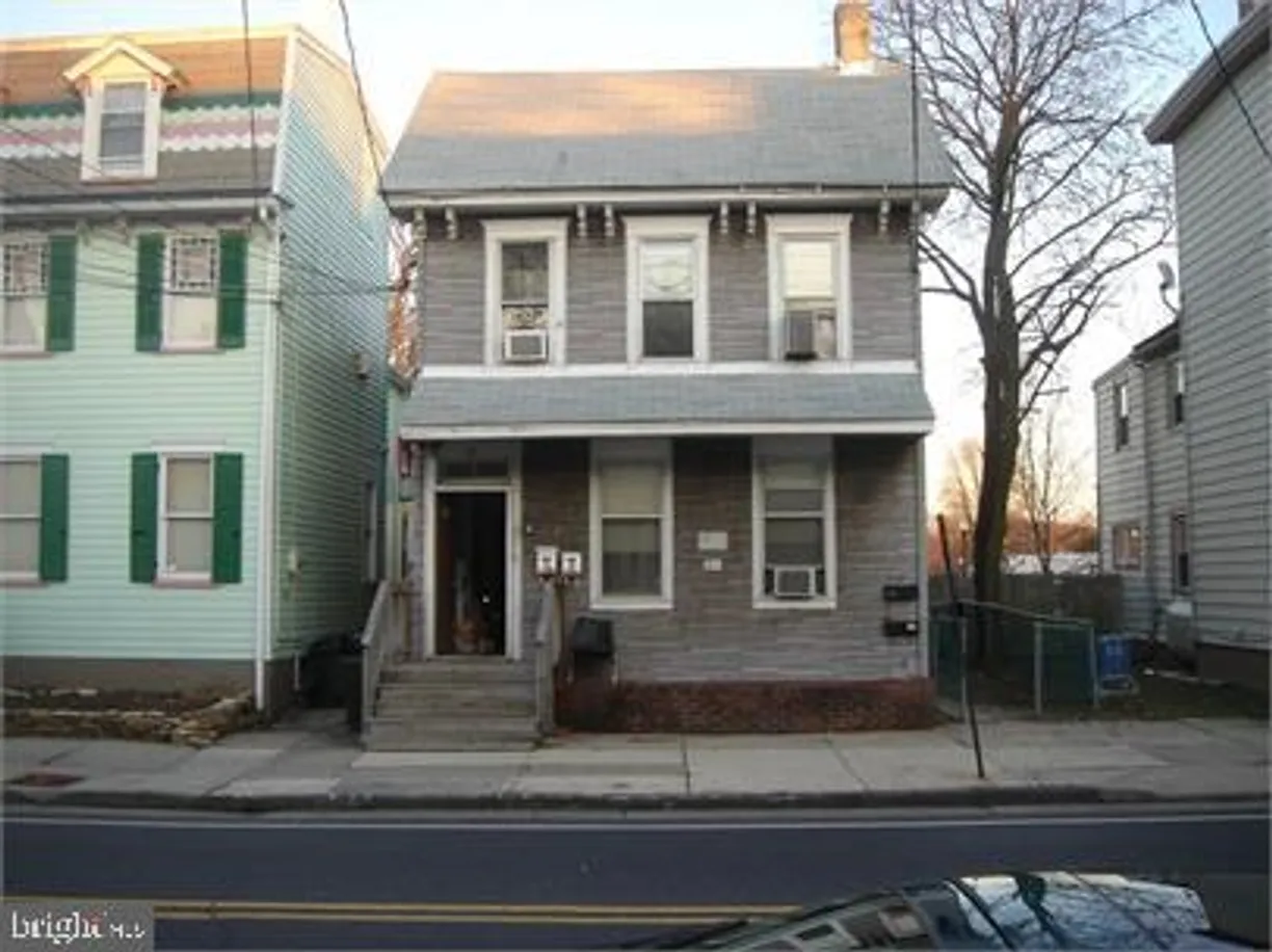 Central NJ/Bucks County, PA Real Estate | View 27 Pine St, 2 | 1 Bed