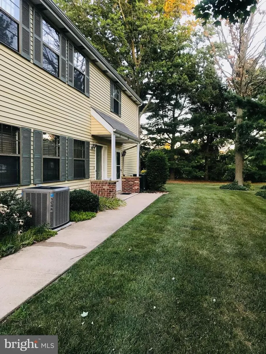 Central NJ/Bucks County, PA Real Estate | View 438 -b Willow Turn | 3 Beds