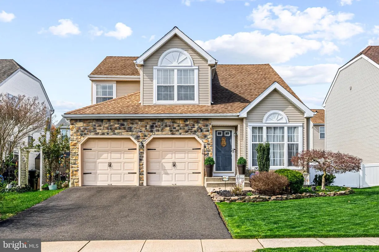 Central NJ/Bucks County, PA Real Estate | View 16 Dryden Dr | 3 Beds, 2 Baths