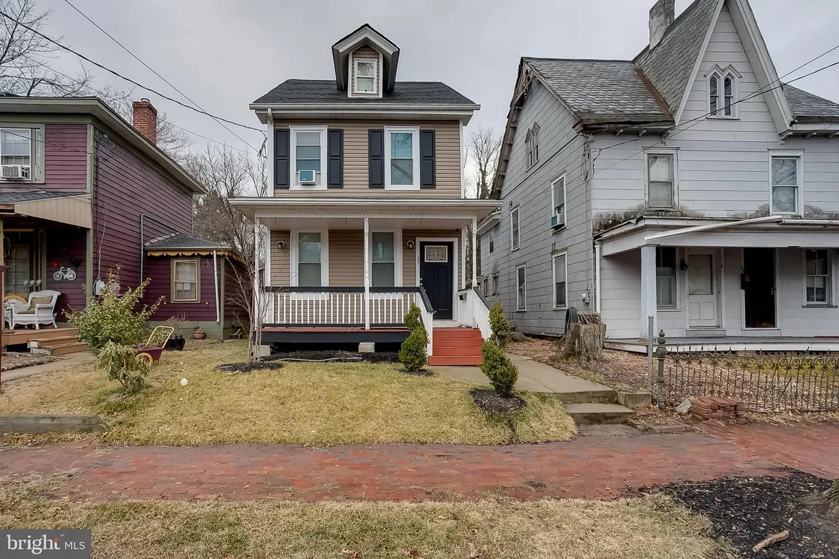 Central NJ/Bucks County, PA Real Estate | View 37 Mount Holly Ave | 4 Beds, 1 Bath