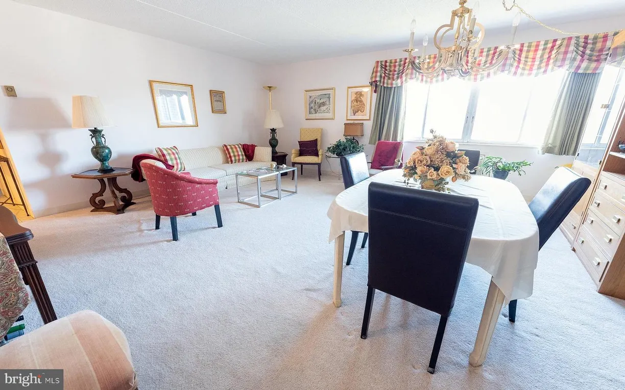 Central NJ/Bucks County, PA Real Estate | View 860 Lower Ferry Road, 4g | 2 Beds, 1 Bath
