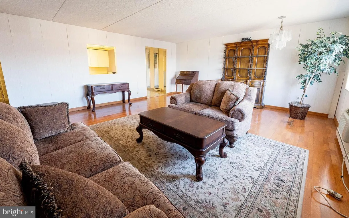 Central NJ/Bucks County, PA Real Estate | View 860 Lower Ferry Rd, 4 E | 2 Beds, 1 Bath