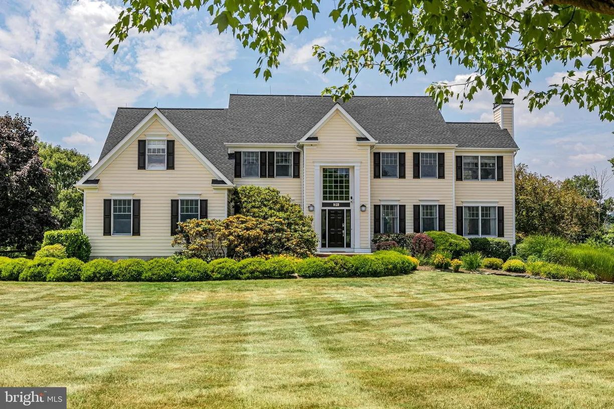 Central NJ/Bucks County, PA Real Estate | View 21 Willow Creek Dr | 4 Beds, 2 Baths