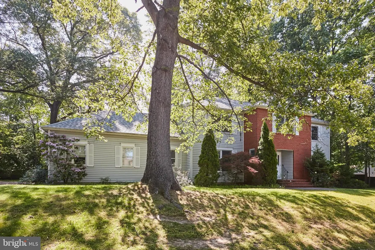 Central NJ/Bucks County, PA Real Estate | View 34 Benford Dr | 4 Beds