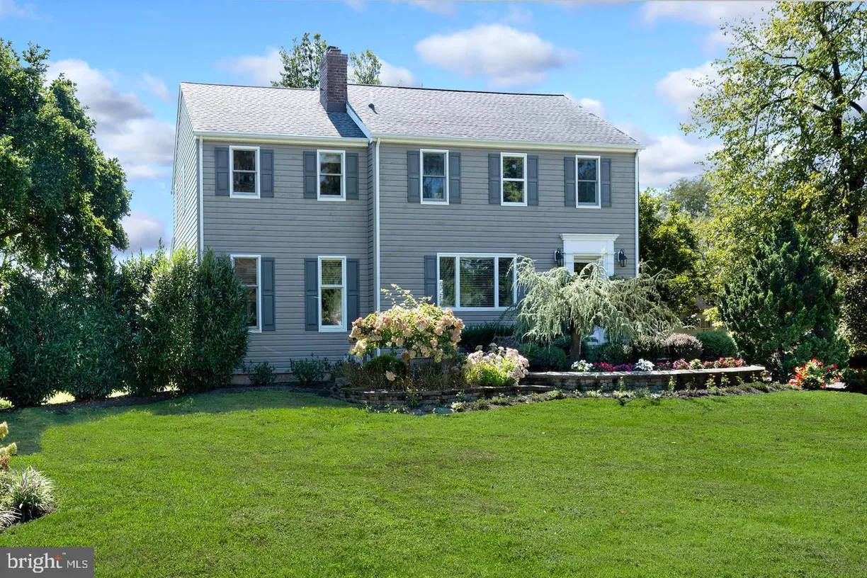 Central NJ/Bucks County, PA Real Estate | View 10 Woosamonsa Rd | Listing