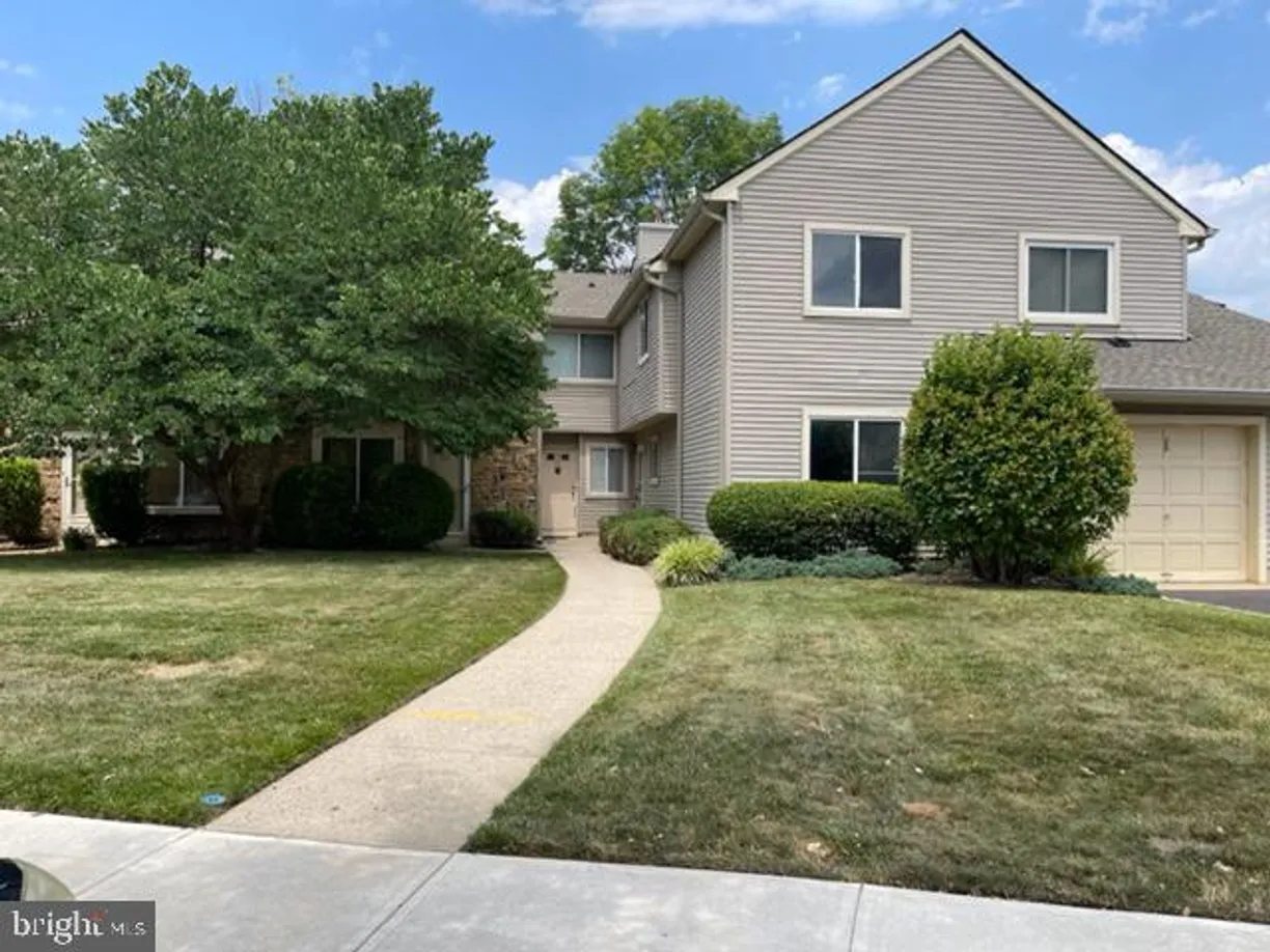 Central NJ/Bucks County, PA Real Estate | View 70 Chatham Ct | 3 Beds