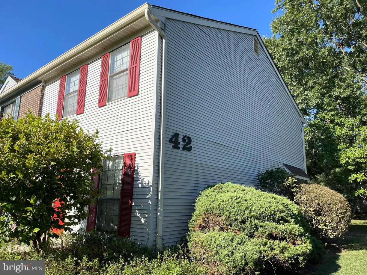 Central NJ/Bucks County, PA Real Estate | View 6 Harris Ct | 2 Beds