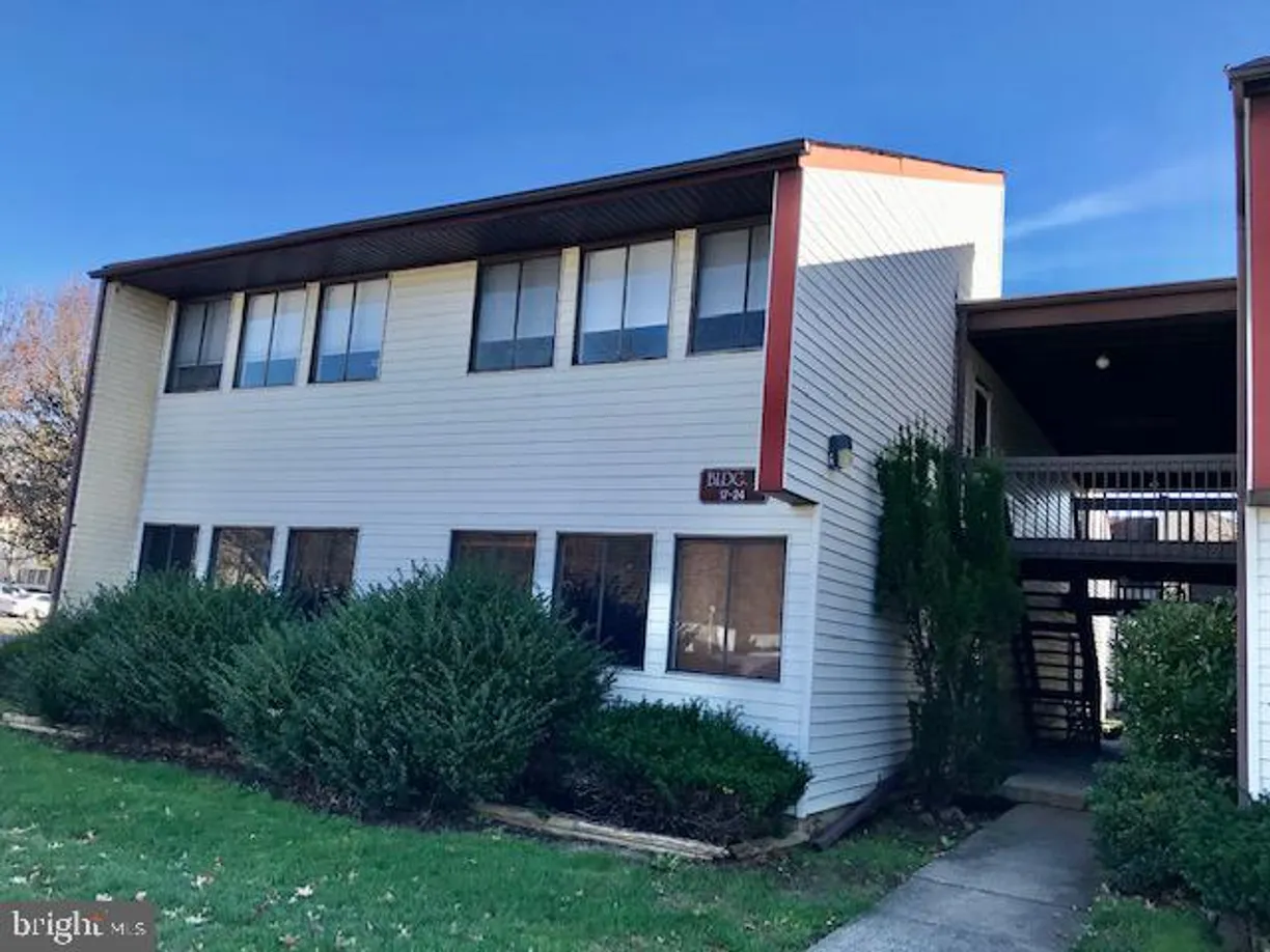 Central NJ/Bucks County, PA Real Estate | View E-22 Avon Dr. | 2 Beds