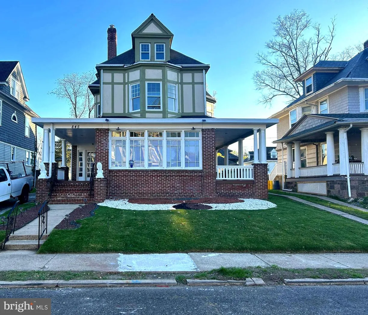 Central NJ/Bucks County, PA Real Estate | View 845 Berkeley Ave | 6 Beds, 2 Baths