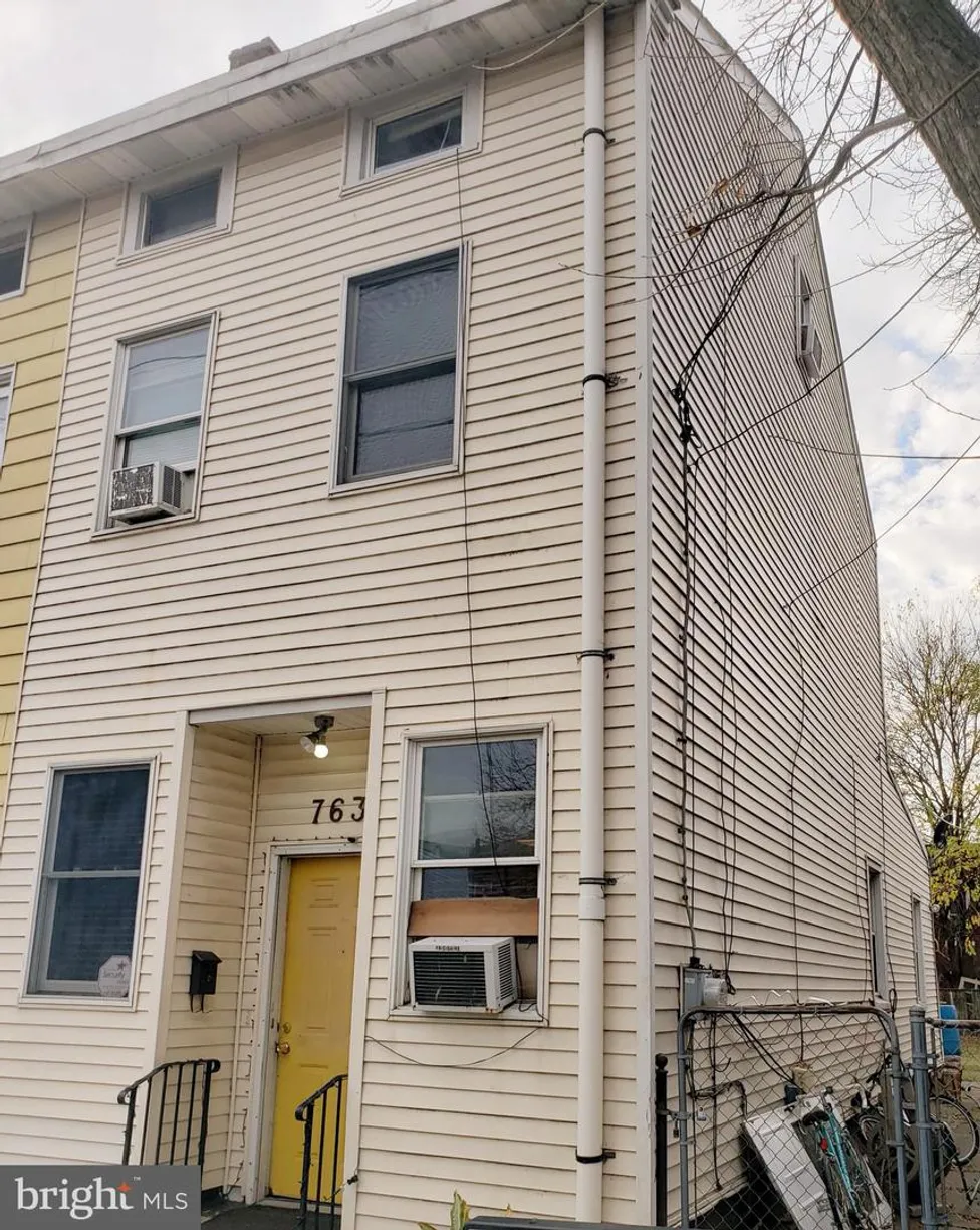 Central NJ/Bucks County, PA Real Estate | View 763 2nd St | 2 Beds, 2 Baths