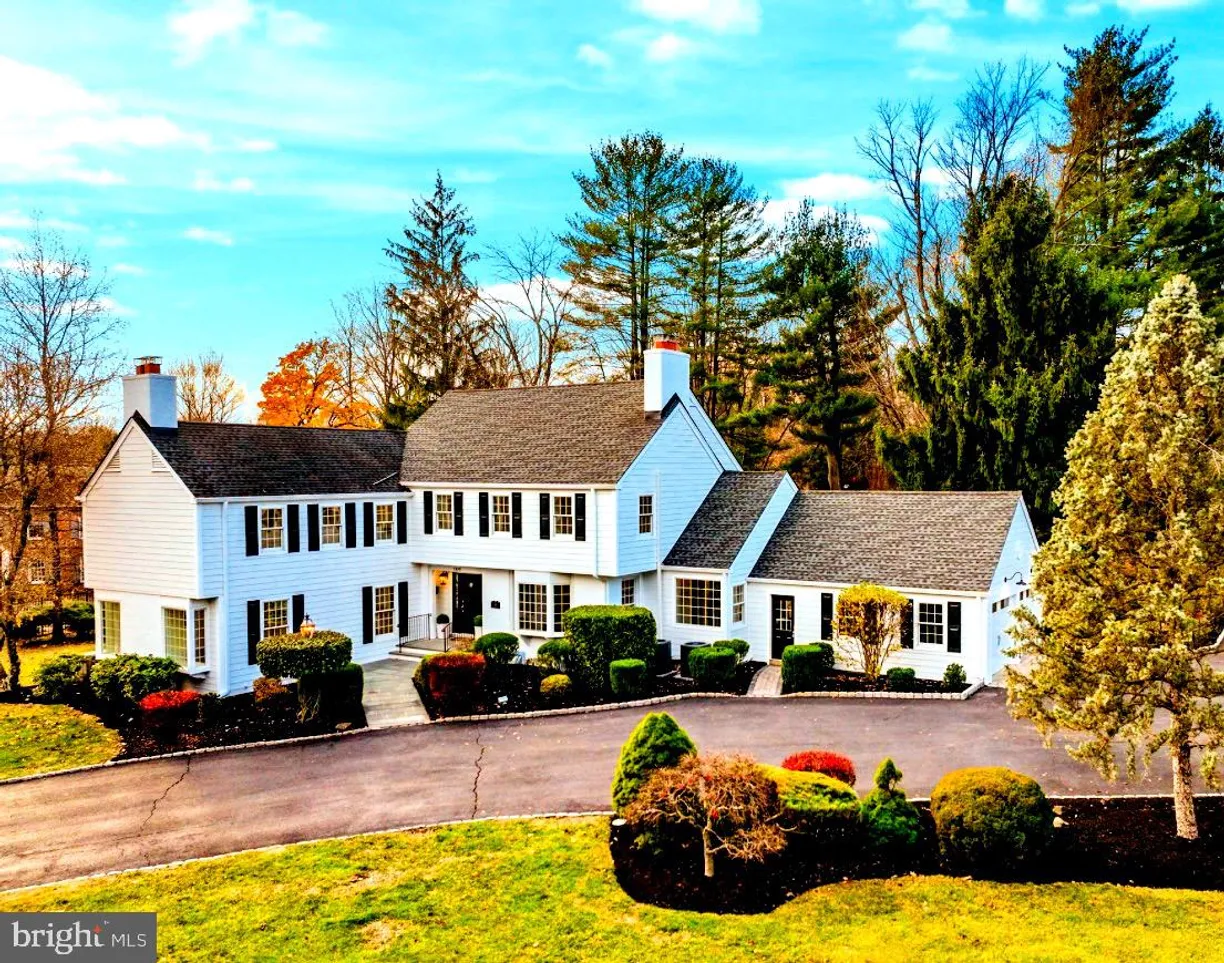 Central NJ/Bucks County, PA Real Estate | View 189 Constitution Dr | 4 Beds, 3 Baths