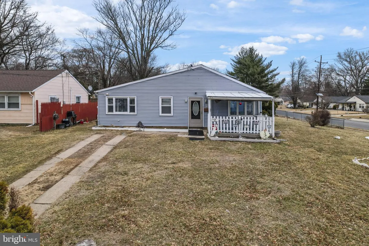 Central NJ/Bucks County, PA Real Estate | View 2 Dorset Dr | 3 Beds, 1 Bath