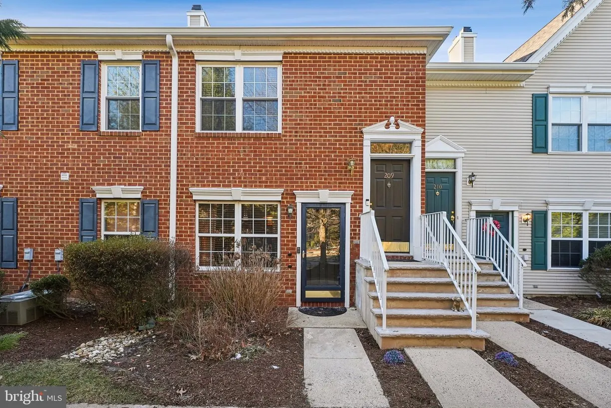 Central NJ/Bucks County, PA Real Estate | View 209 Castleton Ct | 2 Beds, 1 Bath