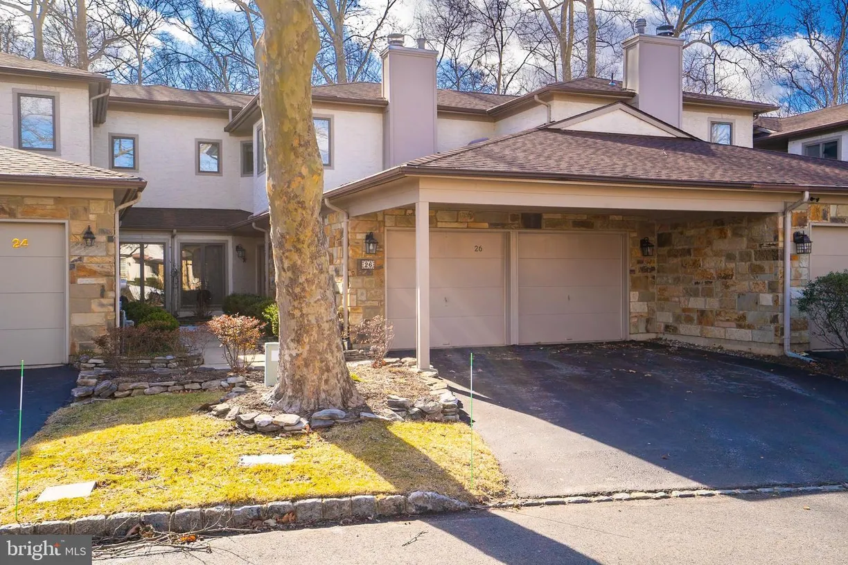 Central NJ/Bucks County, PA Real Estate | View 26 Woodmont Dr | 2 Beds, 2 Baths