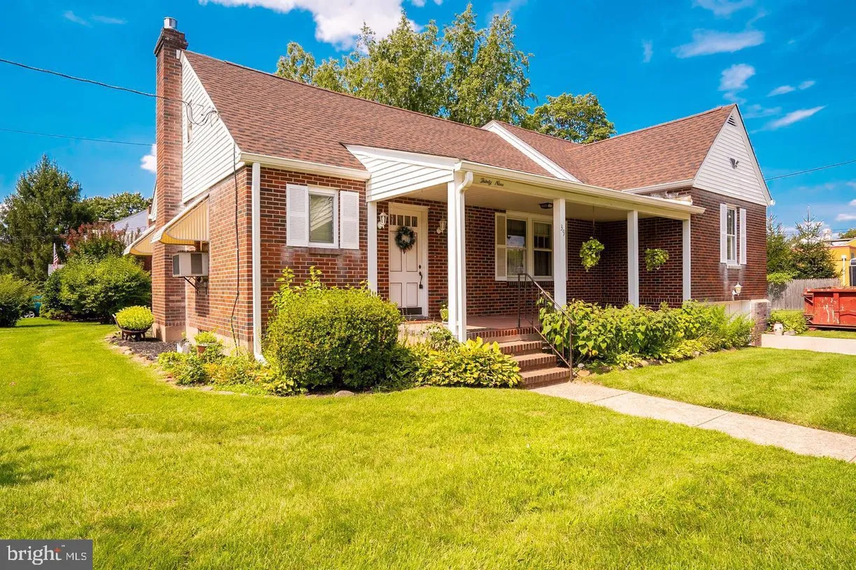 Central NJ/Bucks County, PA Real Estate | View 39 Winslow Ave | 4 Beds