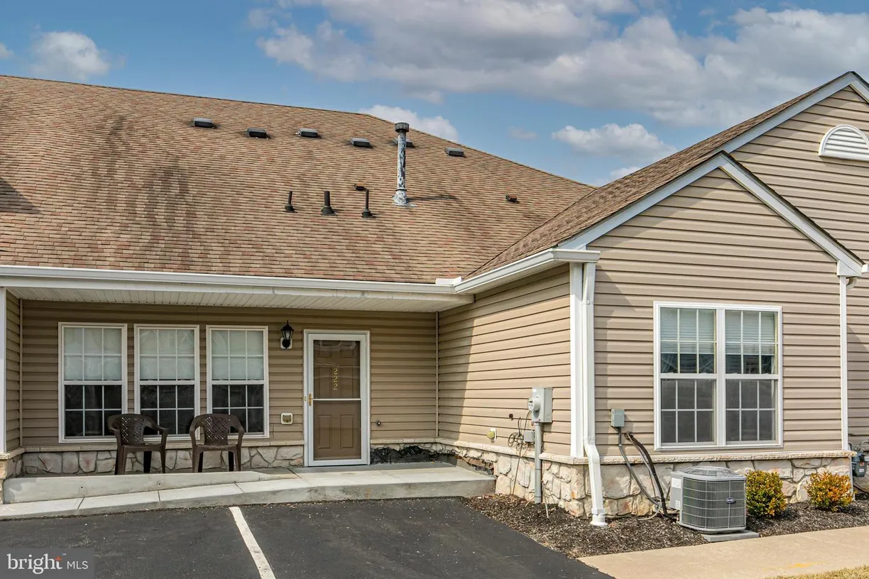Central NJ/Bucks County, PA Real Estate | View 222 Federal Point Blvd | 1 Bed, 1 Bath