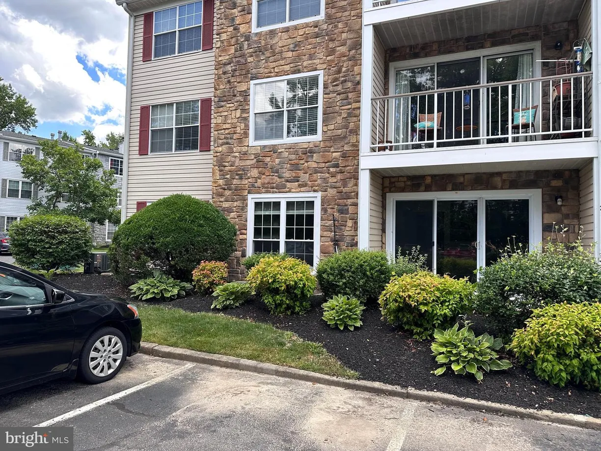 Central NJ/Bucks County, PA Real Estate | View 20 Willow Ct | 2 Beds