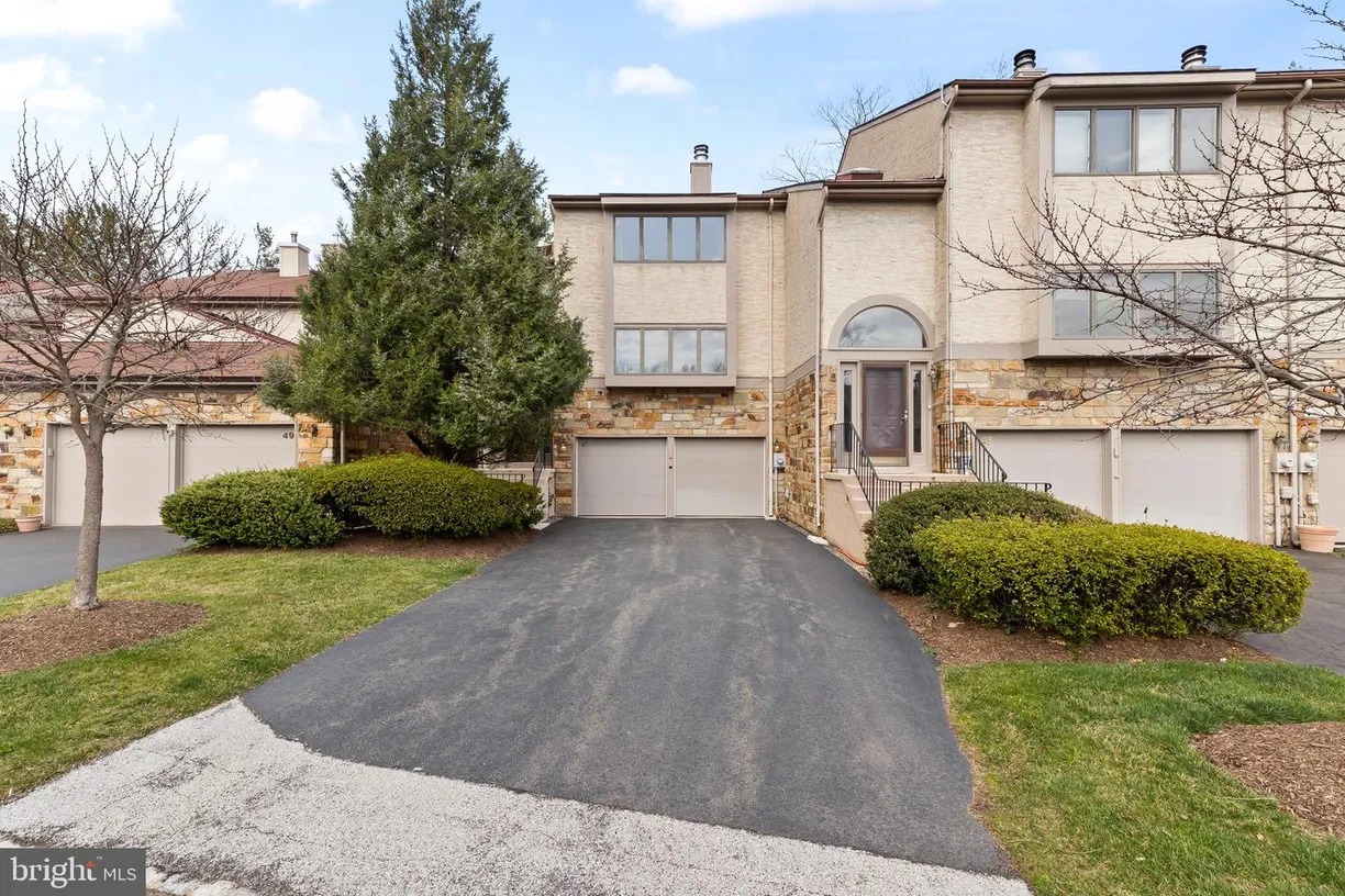 Central NJ/Bucks County, PA Real Estate | View 47 Woodmont | 3 Beds, 2 Baths