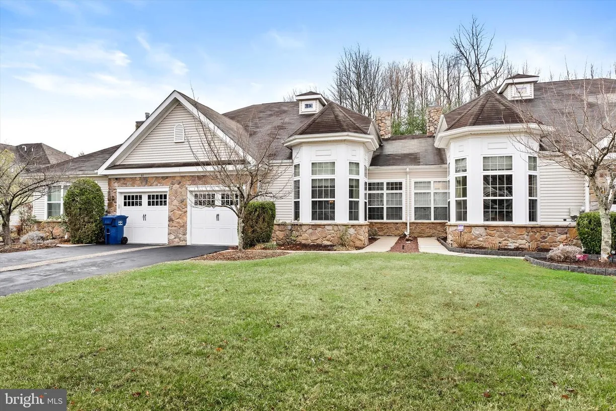 Central NJ/Bucks County, PA Real Estate | View 63 Wiltshire Dr, int | 2 Beds, 2 Baths