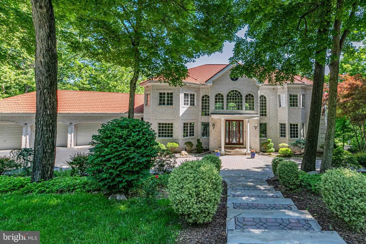 Central NJ/Bucks County, PA Real Estate | View 429 Wendover Dr | 6 Beds, 5 Baths