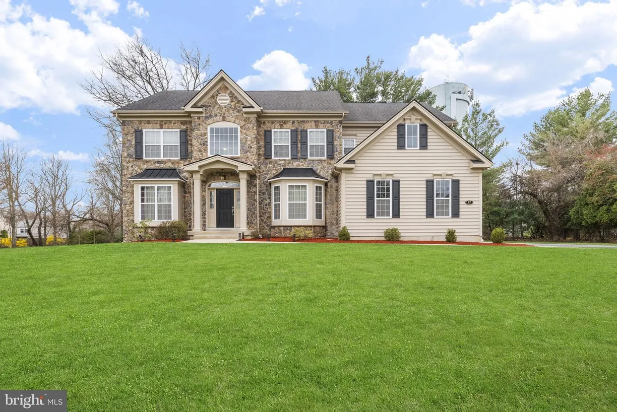 Central NJ/Bucks County, PA Real Estate | View 27 Tamar Ct | 5 Beds, 4 Baths
