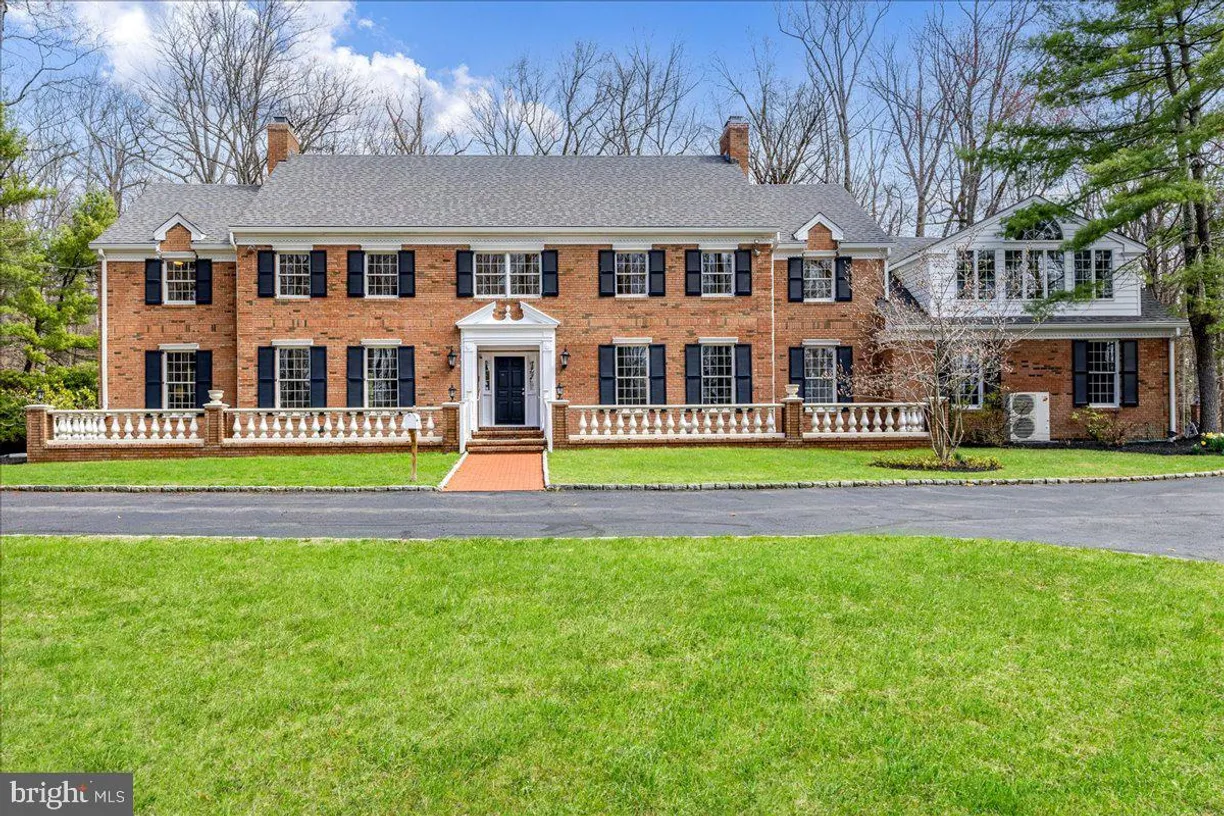 Central NJ/Bucks County, PA Real Estate | View 933 Great Rd | 5 Beds, 5 Baths