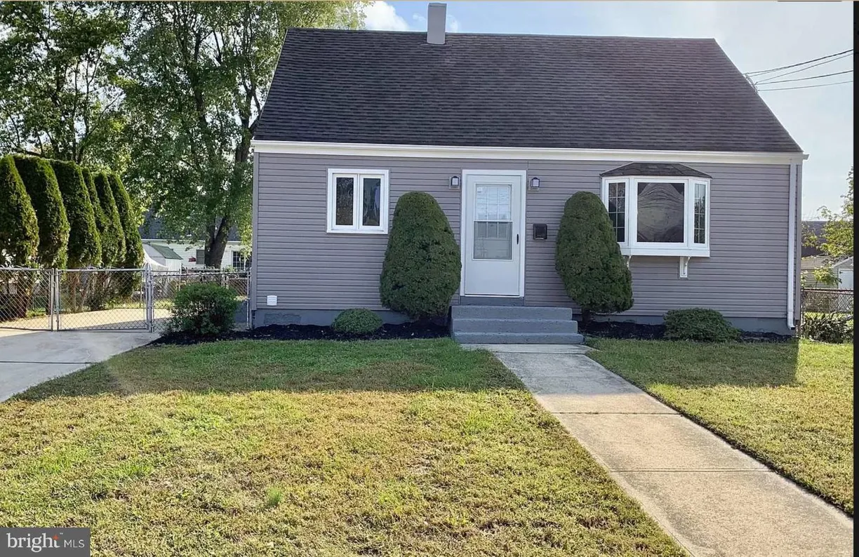 Central NJ/Bucks County, PA Real Estate | View 43 Falmouth Rd | 5 Beds