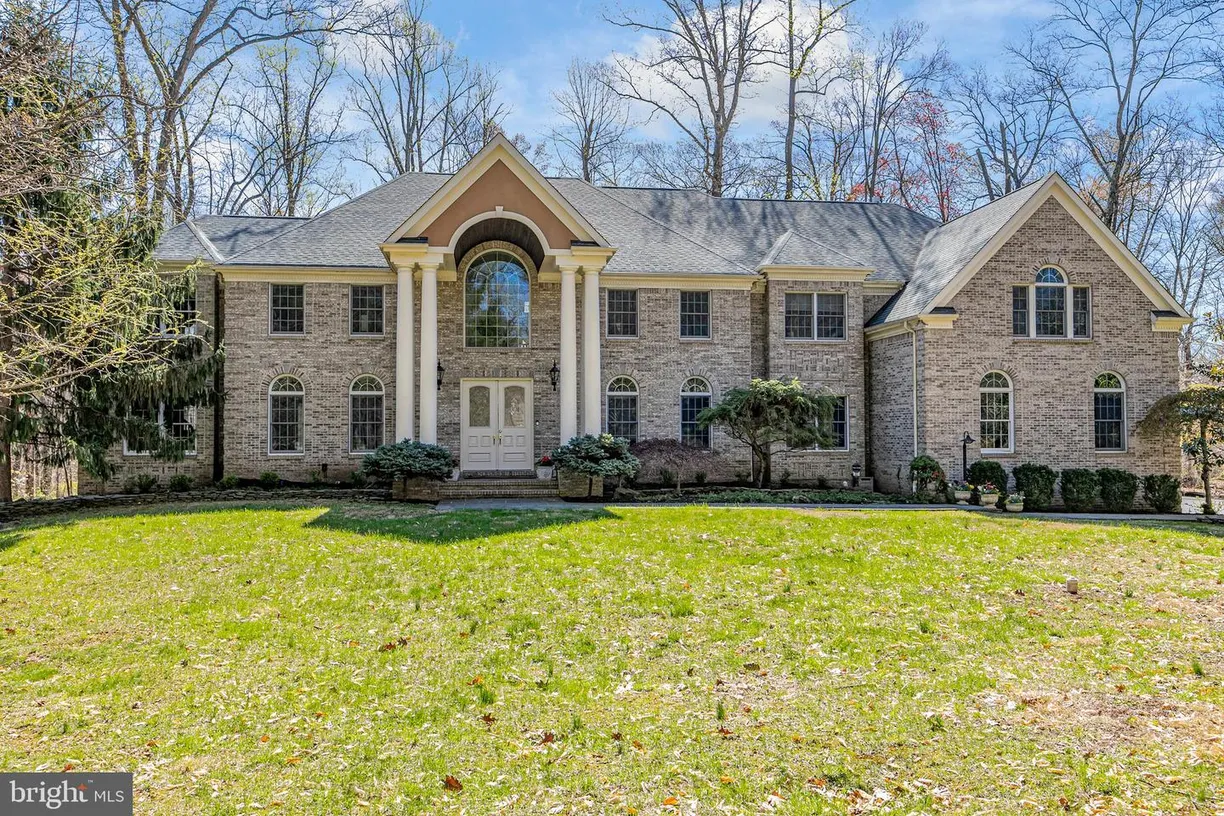 Central NJ/Bucks County, PA Real Estate | View 83 Pettit Pl | 5 Beds, 4 Baths
