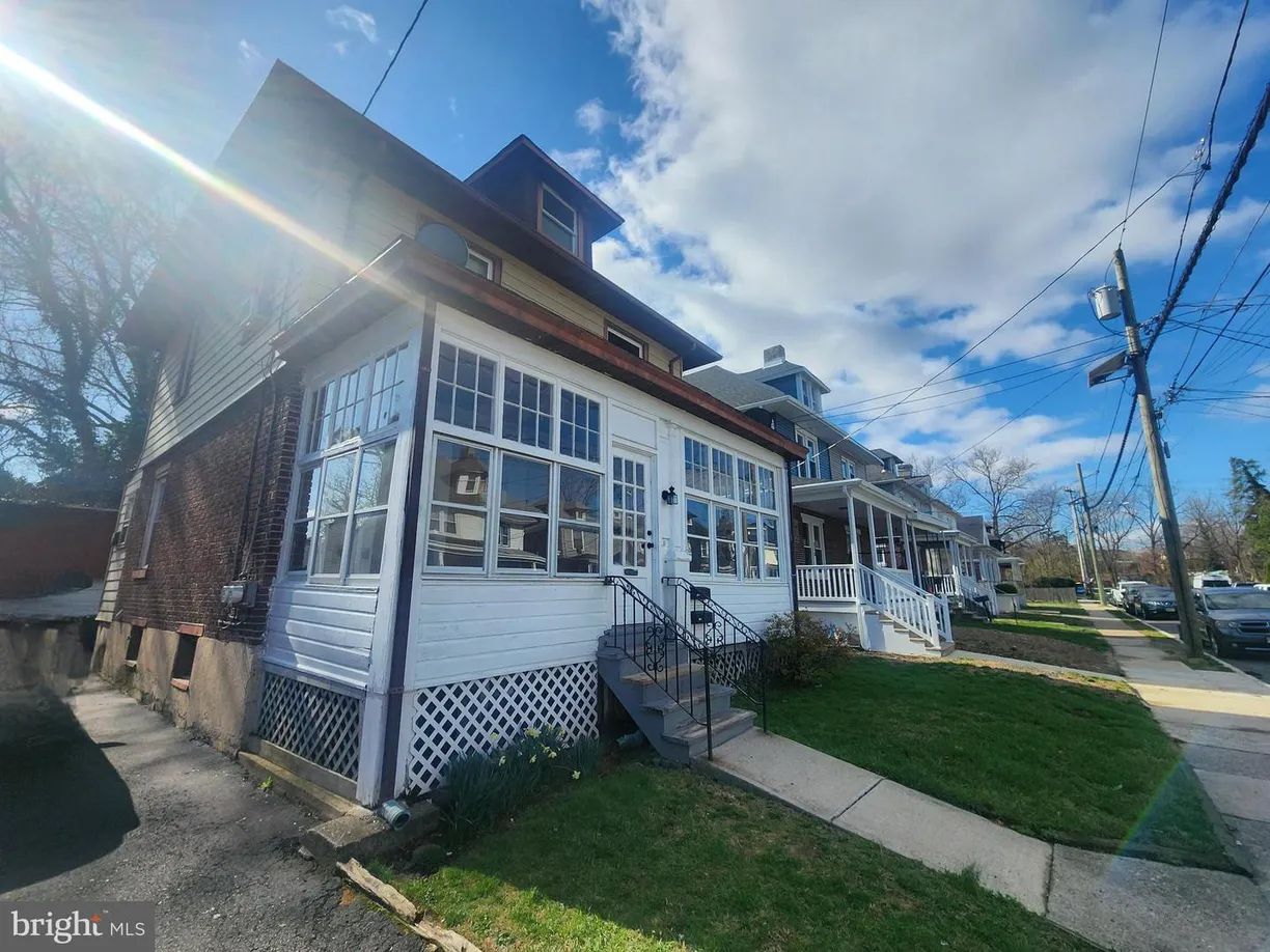 Central NJ/Bucks County, PA Real Estate | View 322 Berwyn Ave | 3 Beds