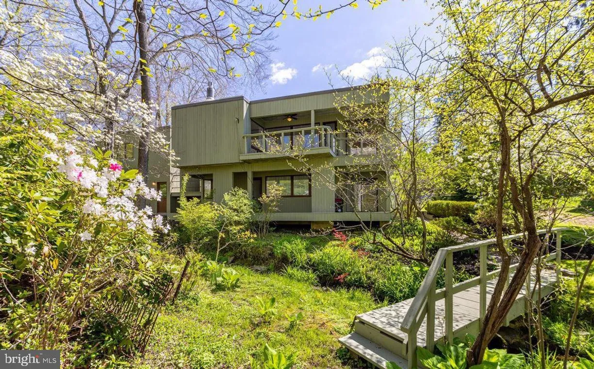 Central NJ/Bucks County, PA Real Estate | View 140 Laurel Rd | 5 Beds, 3 Baths
