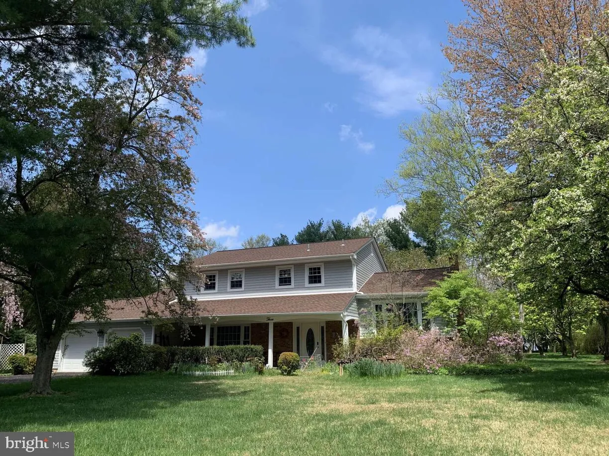 Central NJ/Bucks County, PA Real Estate | View 3 Manor Ridge Dr | 4 Beds, 2 Baths