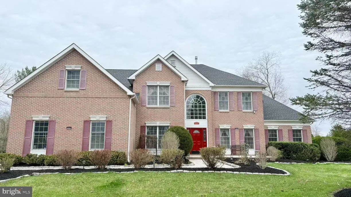 Central NJ/Bucks County, PA Real Estate | View 562 Village Rd W | 5 Beds, 3 Baths