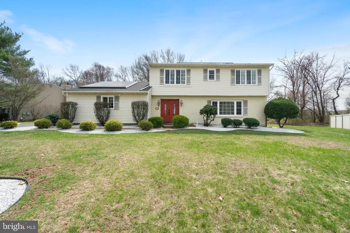 Central NJ/Bucks County, PA Real Estate | View 17 Wayne Way | 4 Beds, 2 Baths