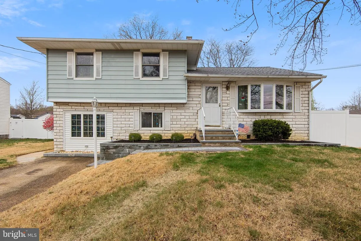 Central NJ/Bucks County, PA Real Estate | View 864 Estates Blvd | 3 Beds, 2 Baths