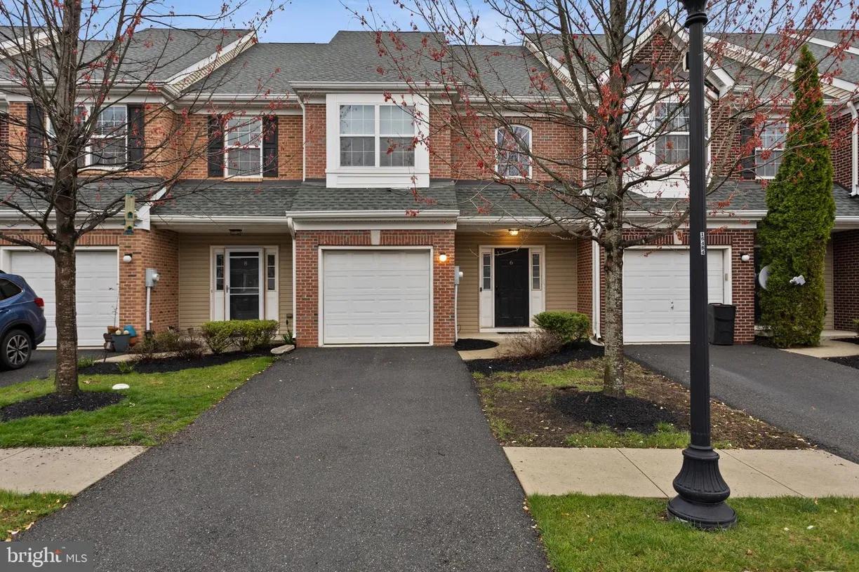 Central NJ/Bucks County, PA Real Estate | View 6 Flagger Ln | 3 Beds, 2 Baths