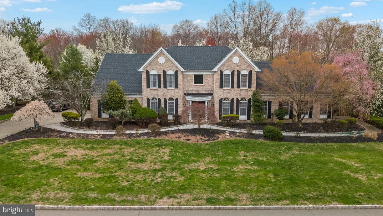 Central NJ/Bucks County, PA Real Estate | View 18 Morris Dr | 5 Beds