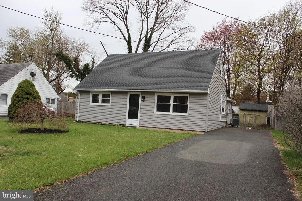 Central NJ/Bucks County, PA Real Estate | View 959 Terrace Blvd | 5 Beds, 2 Baths