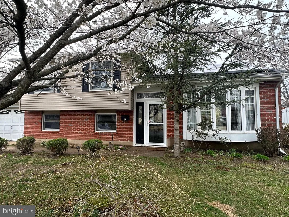Central NJ/Bucks County, PA Real Estate | View 62 Lakeview Ct | Listing