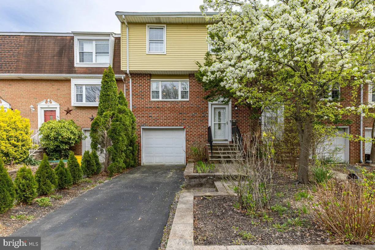 Central NJ/Bucks County, PA Real Estate | View 8 Trafalgar Ct | Listing