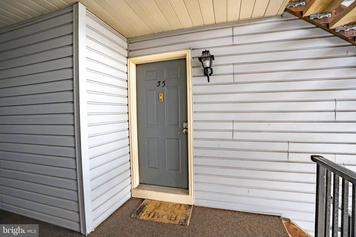 Central NJ/Bucks County, PA Real Estate | View 35 Joyner Ct | 2 Beds