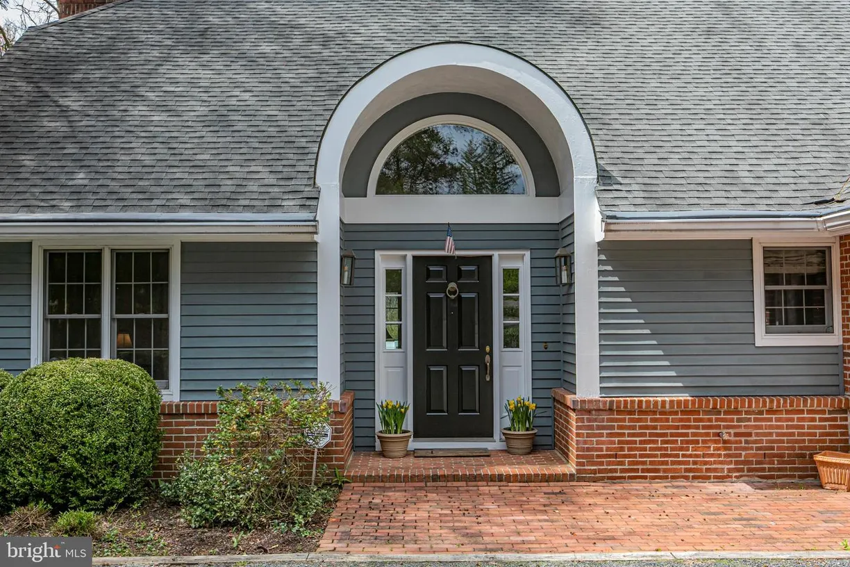 Central NJ/Bucks County, PA Real Estate | View 39 Florence Ln | Listing